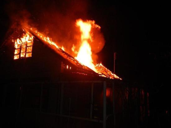 В СНТ «Карачи» за несколько часов сгорели дачные домики сразу на трех улицах