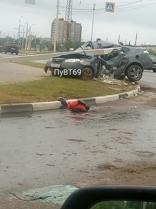 В Твери авария на мокрой дороге привела к гибели водителя