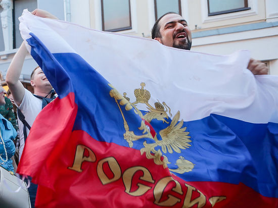 Все они радовались победе России в матче с Испанией