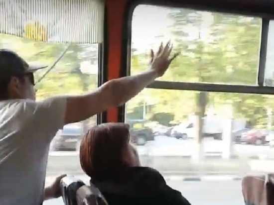 Видео с форточкой в нижегородском троллейбусе стало хитом интернета