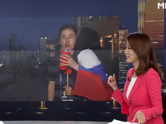 Корейский корреспондент не выдержал поцелуев россиянок во время репортажа