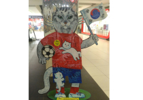 Ростовые куклы котов появились в городе с началом ЧМ в рамках акции "Моя любовь - футбол и кот"
