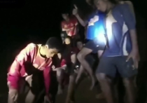 В числе самых горячих тем – трагедия в Таиланде, где 12 детей с учителем оказались заблокированы в глубокой пещере речным половодьем