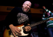 Гитарист группы «Моральный кодекс» во время съемок программы «Квартирник у Маргулиса» в Москве угодил в реанимацию с сердечным приступом