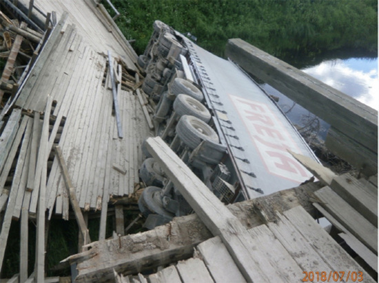 Разрушенный по вине тягача мост в Вытегорском районе будет восстановлен в максимально короткие сроки