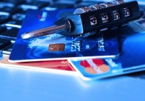 Закон, дающий банкам право блокировать кредитные и дебетовые карты без согласия владельца, вступает в силу в конце сентября