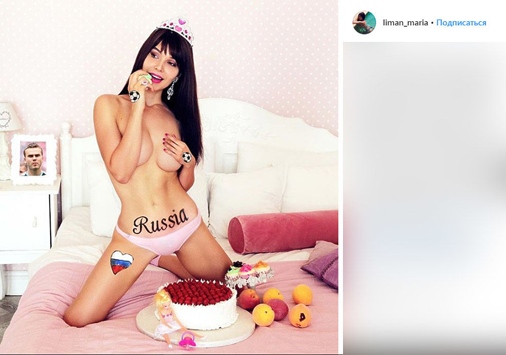 Звезда Playboy решила отобрать звание самой красивой болельщицы России: фото