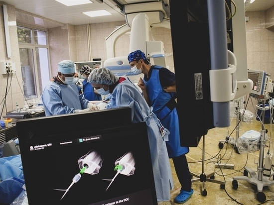 Хирурги из НИИ Кардиологии провели ряд уникальных операций по лечению гипертонии