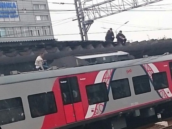 Из-за инцидента движение поездов было задержано