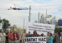 Более сорока человек снова вышли на пикет, чтобы отстоять свои права на участки и задать вопросы прокуратуре Иркутской области, узнать, почему возобновились судебные процессы по изъятию их земель
