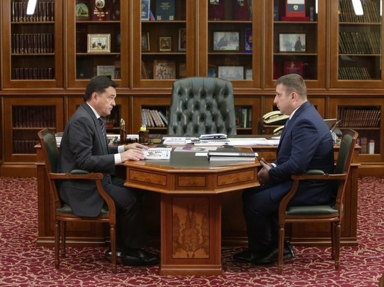 Дмитрий Жариков и Андрей Воробьев обсудили ход решения социально-значимых вопросов