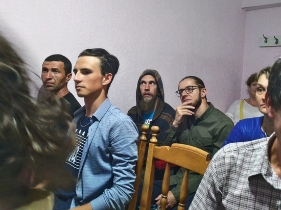 13 стульев в Керчи: кому оно надо? 13 стульев в Керчи: кому оно надо?