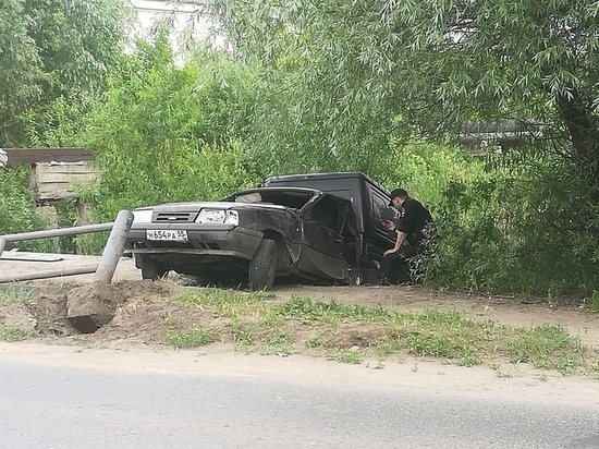 В Омске угнанную машину нашли в озере