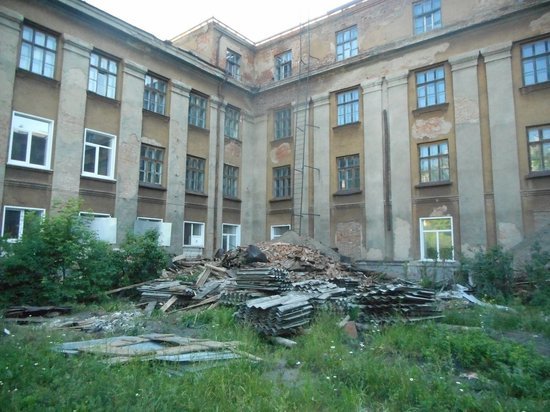 В прокопьевской школе ремонтируют крышу и замалчивают ЧП