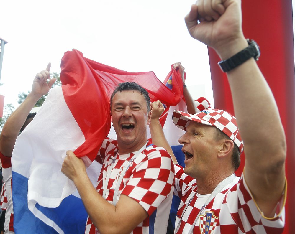 Хорватские болельщики, сытые и пьяные: фанаты зажгли в Москве