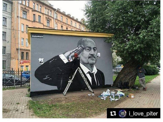 Петербуржец просит убрать новое граффити с Черчесовым