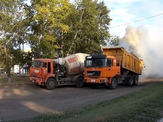 Соцсети: в Оренбурге в кузове грузовика загорелись спиленные ветки деревьев
