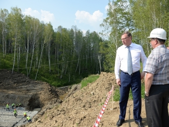 Бурков поручил новому министру строительства Заеву восстановить смытую дорогу за 2 недели