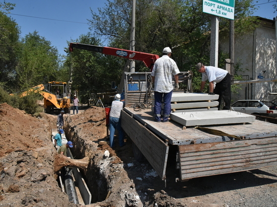 В Астрахани ремонтируют улицу Коновалова