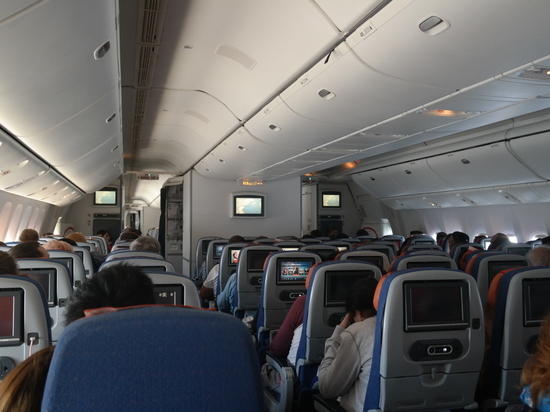 33 пассажира пострадали при перепаде давления в самолете Ryanair
