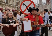 В день финального матча чемпионата мира по футболу в центре Москвы прошла акция уличных музыкантов