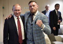 Ирландскому бойцу без правил Конору Макгрегору удалось встретиться с президентом РФ Владимиром Путиным во время финала чемпионата мира по футболу в Москве
