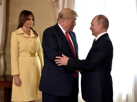 Трамп подмигнул Путину: в Сети обсуждают видео из Хельсинки Трамп подмигнул Путину: в Сети обсуждают видео из Хельсинки
