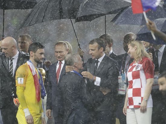 Сухой Путин и мокрые президенты Франции и Хорватии возбудили иностранцев