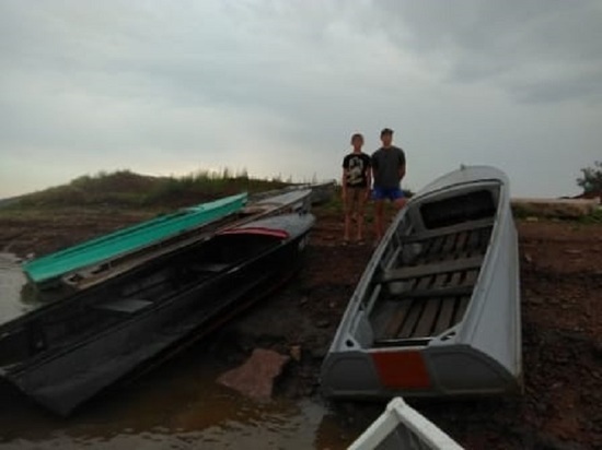 В Татарстане ветром унесло лодку с двумя подростками