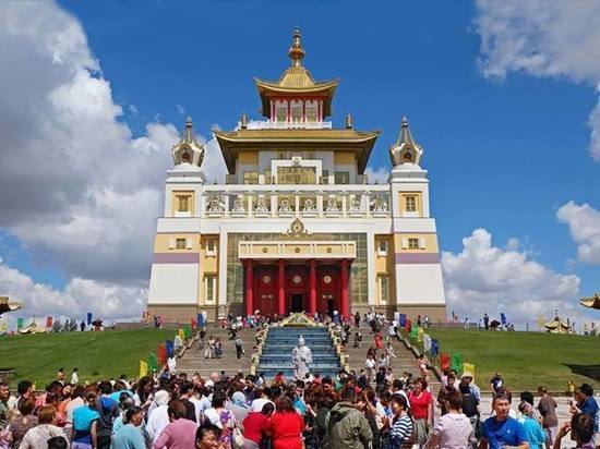 В Калмыкии деяния буддистов сегодня увеличиваются в 100 тыс. раз