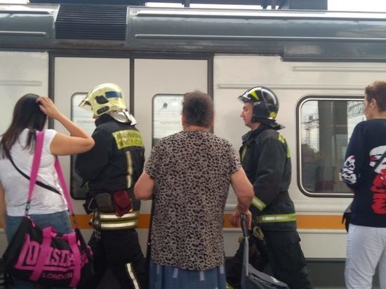 Людей из электрички Москва-Калуга эвакуировали из-за бесхозного предмета