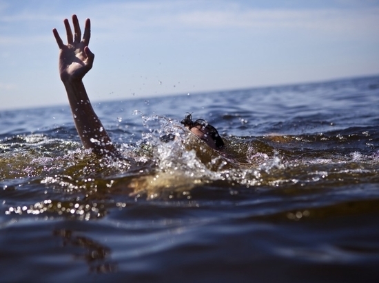 Вчера на глазах десятков отдыхающих в Архангельске утонул человек