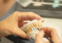 76-летняя жительница Сахалина Любовь Рыморь еще в январе этого года отправилась на бесплатное протезирование в областную стоматологическую поликлинику