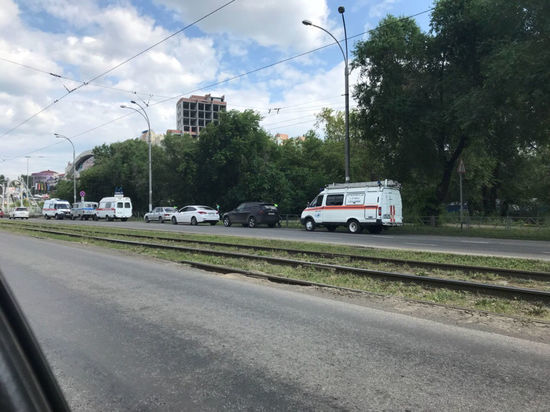 Большое скопление машин "скорой помощи" обеспокоило кемеровчан