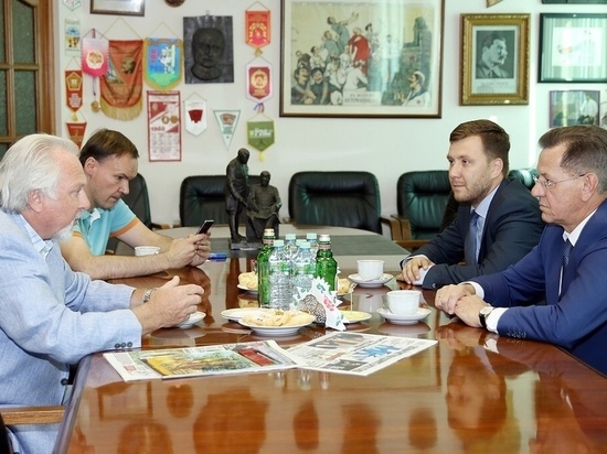 Это первая встреча главного редактора МК Павла Гусева и губернатора Астраханской области Александра Жилкина