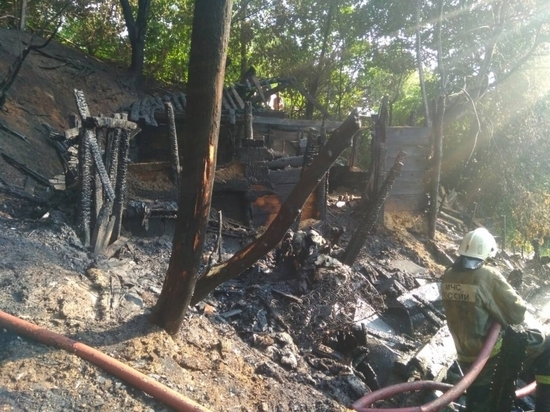 В Чебоксарах мужчина и женщина заживо сгорели в частном доме
