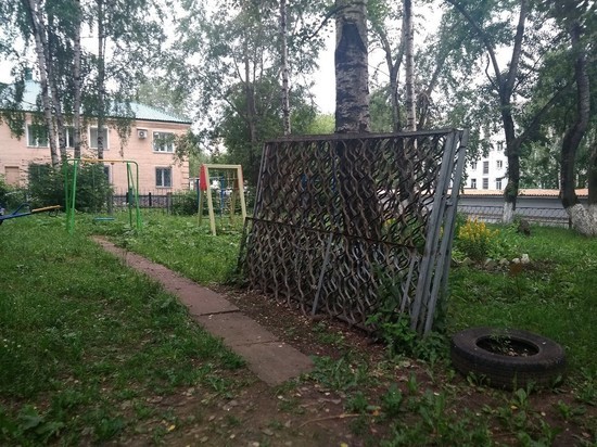 Угроза для детей: общественники бьют тревогу из-за состояния детских площадок в Кирове
