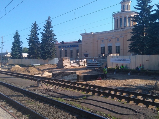 Вокзал в Петрозаводске: основу новой платформы довели почти до середины