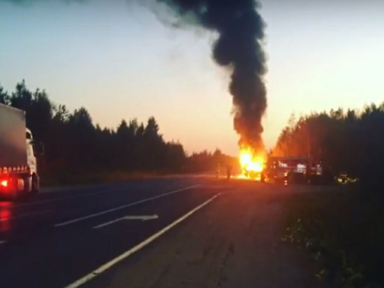 Сгорела на работе: дорожно-разметочная машина загорелась сегодня в Архангельске