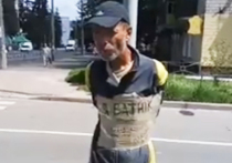 Жителя украинского Чернигова привязали к столбу и повесили на него табличку с надписью «Я ватник»