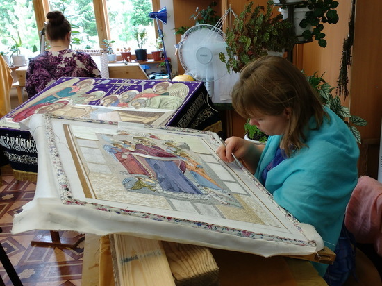 В поселке Селижарово работает уникальная мастерская по вышивке икон