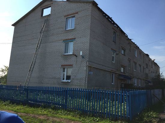 В Татарстане от удара молнии загорелся трехэтажный дом