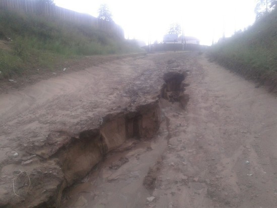 В Улан-Удэ после дождя размыло дорогу