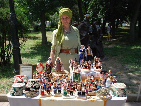 Кукольное ханство: в коллекции Эльмиры Хайрулаевой 4 тысячи игрушек в национальных костюмах