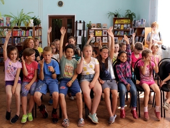 Дети в Тверской области приехали из лагеря на «Вальс цветов»