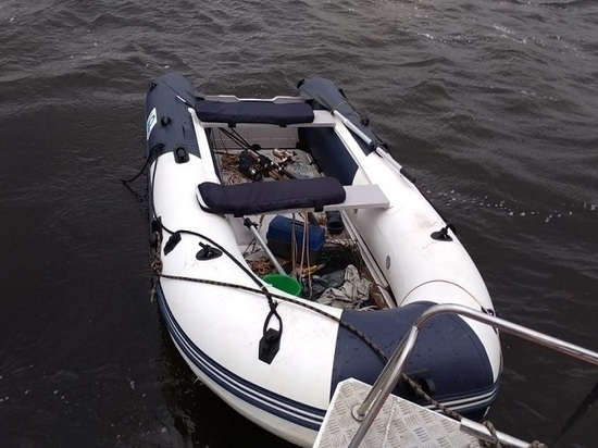 В Татарстане спасли трех рыбаков, унесенных ветром в лодке без весел