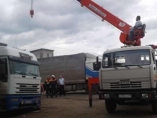 В Татарстане грузовик "Ивеко" придавил насмерть водителя
