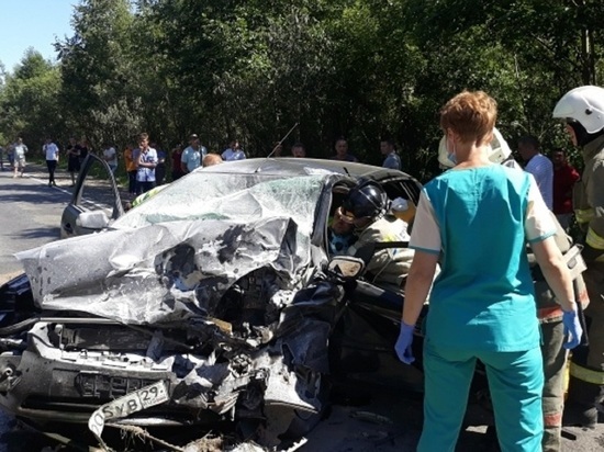 Водителей легковушек после аварии под Котласом выковыривали из машин гидравликой