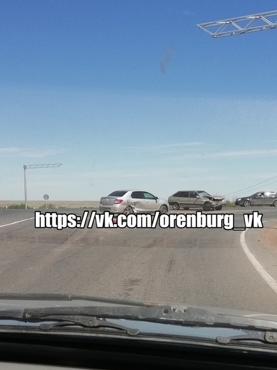 Соцсети: на трассе в Оренбургском районе таксист спровоцировал тройное ДТП