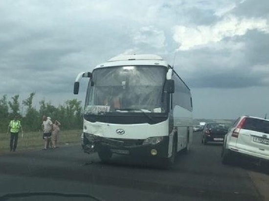 Автобус с татарстанскими туристами врезался в иномарку по пути в Соль-Илецк